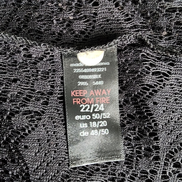 Pre-loved Plus-size Evans Black Lace Cover 3/4 Sleeves. Hangs open. Size 20 - Picture 8 of 9